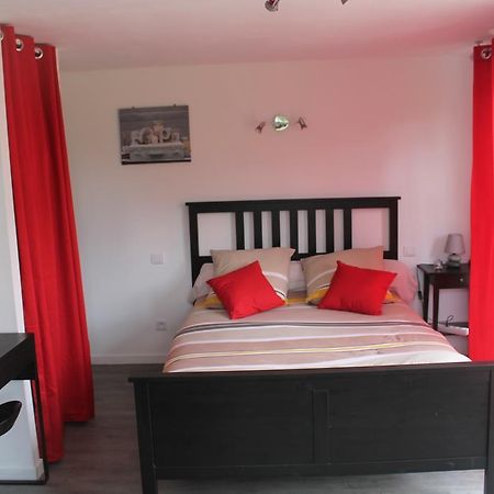 Bed and Breakfast Le Champ De La Ferme Saint-Gervais en-Belin Exterior foto
