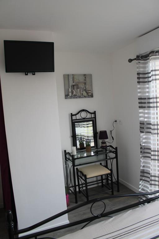Bed and Breakfast Le Champ De La Ferme Saint-Gervais en-Belin Zimmer foto