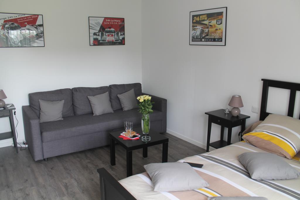 Bed and Breakfast Le Champ De La Ferme Saint-Gervais en-Belin Exterior foto