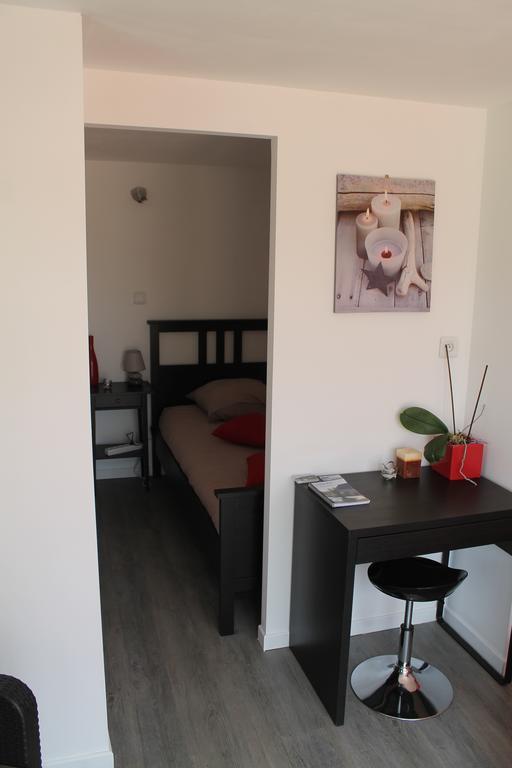 Bed and Breakfast Le Champ De La Ferme Saint-Gervais en-Belin Exterior foto
