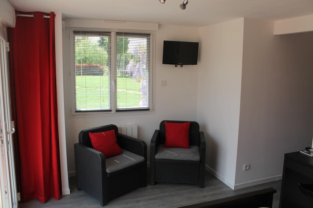 Bed and Breakfast Le Champ De La Ferme Saint-Gervais en-Belin Exterior foto